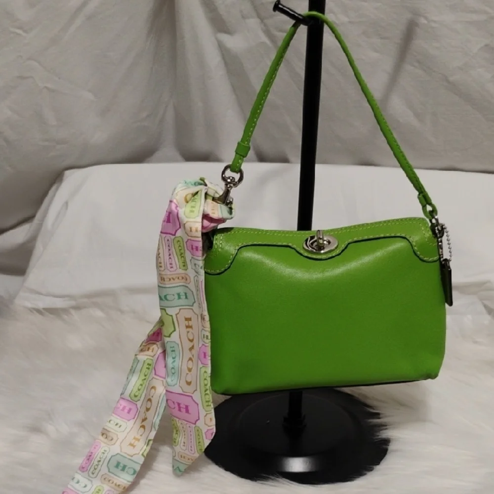 SALE! Auth Coach Mini ๐ Green Shoulder Bag W Scarf & Hangtag & Extender - Picture 9 of 13